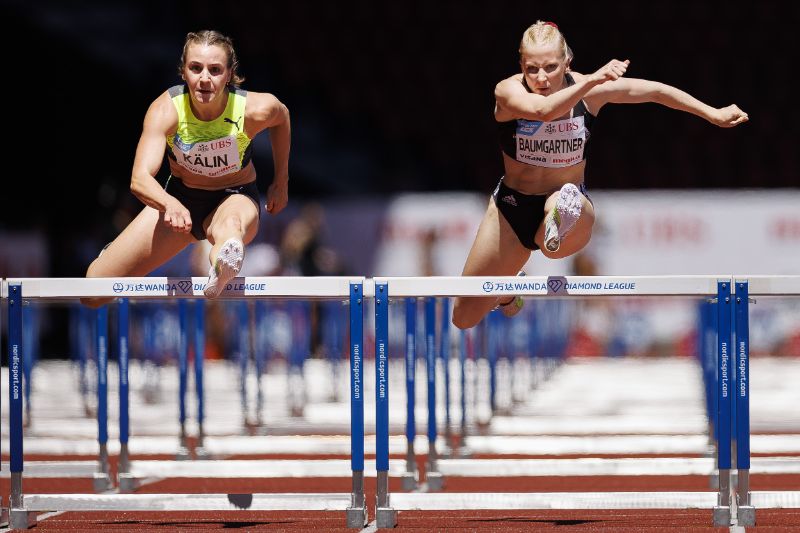 Championnat suisse 2022 à côté d’Annik Kälin. (Keystone-ATS)